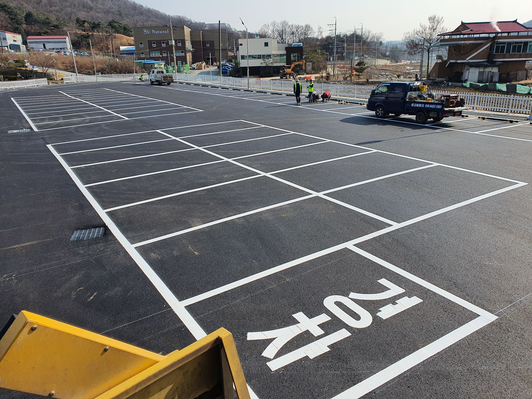 경기도 이천시 H사 주차장 주차선도색 및 카스토퍼 설치공사
